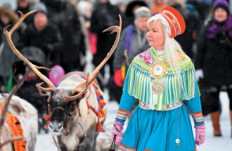 Frau in samischer Tracht